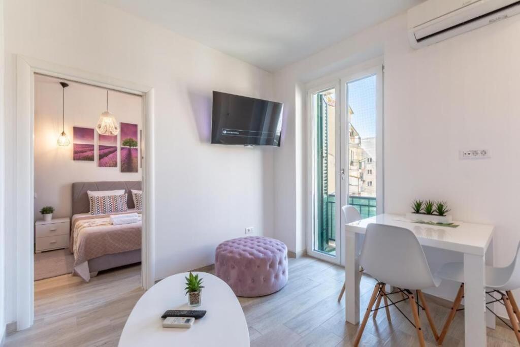 Apartments And Room Poesia Split Extérieur photo