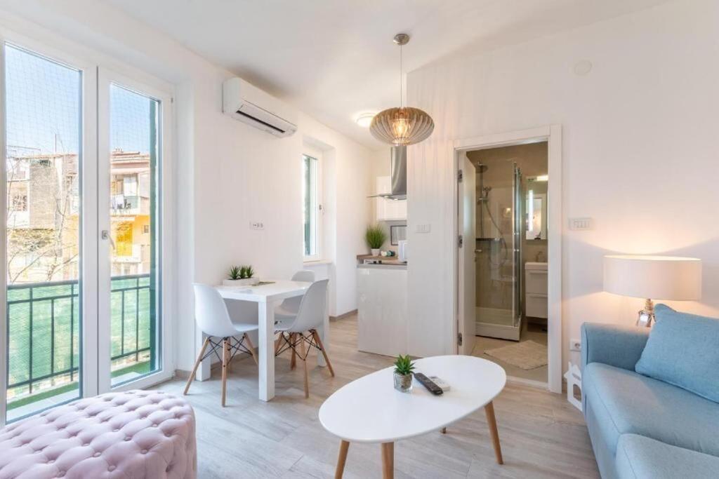 Apartments And Room Poesia Split Extérieur photo