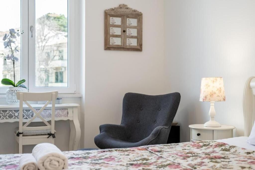 Apartments And Room Poesia Split Extérieur photo