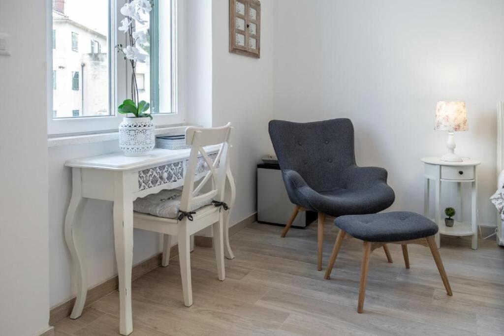 Apartments And Room Poesia Split Extérieur photo