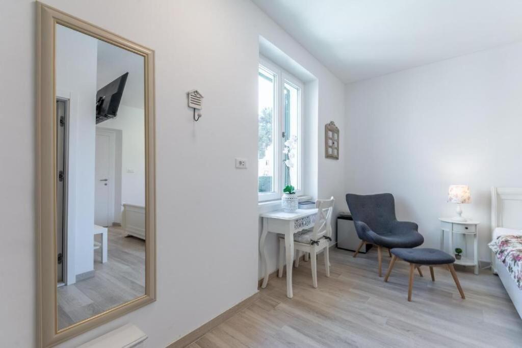 Apartments And Room Poesia Split Extérieur photo