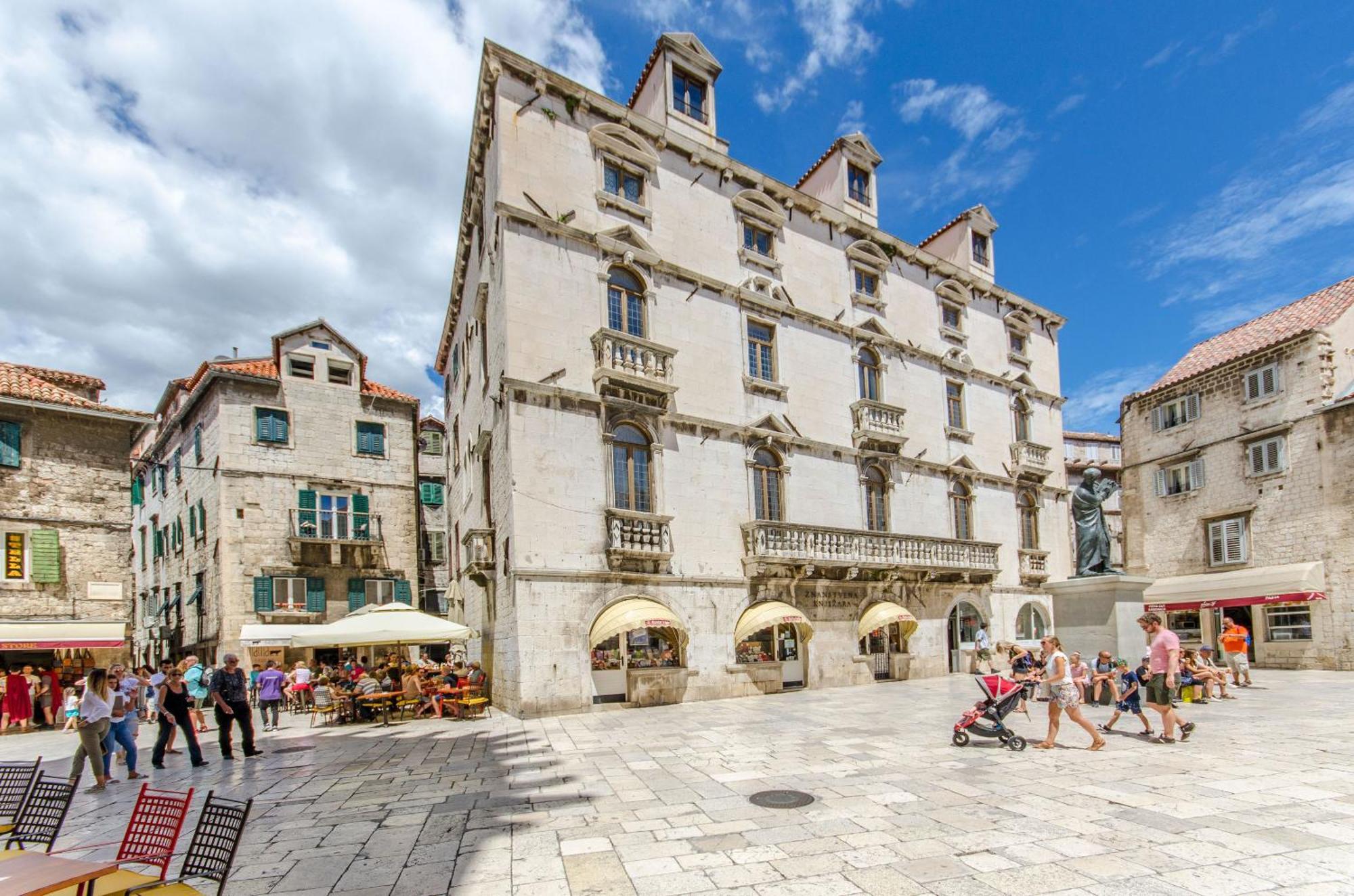 Apartments And Room Poesia Split Extérieur photo